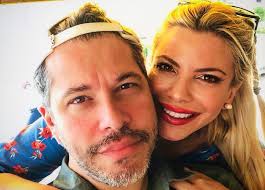 Στην τίνα μεσσαροπούλου και την κάμερα του happy day μίλησε η αντελίνα βαρθακούρη, στo backstage της φωτογράφισής της για τη νέα της εκπομπή στον alpha. Den Afhnoyme Pote Thn Oikogeneia Meneis Ekei Kai Paleyeis Koyrdisto Portokali