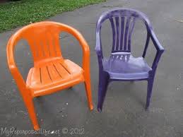 Spray Paint Plastic Chairs In 2020 Painting Plastic Chairs Plastic Chair Old Chairs