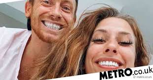 In a story for the sun , stacey revealed that being pregnant with her son leighton had left her sensitive teeth that had a funny colour. Stacey Solomon Shuts Down Trolls Who Mock Her Teeth In The Best Way Possible Uk News Newslocker