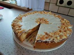 In a large bowl, cream butter, white sugar and brown sugar until light and fluffy. Banana Split Torte Rezept Mit Bild Kochbar De