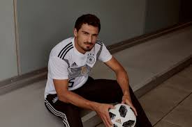 Consigue el balón y conéctate con creadores de todo el mundo.* Adidas Football Telstar 18 World Cup Match Ball Ape To Gentleman