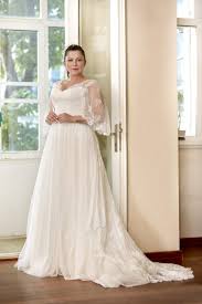 Akay Buyuk Beden Gelinlik Modelleri Ile Kadinlar Daha Zarif 4 Kiyafet Kombinleri Plus Wedding Dresses Plus Size Wedding Dresses With Sleeves Wedding Dress Guide