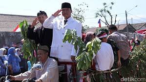 Orang gemuk tentunya memiliki ukuran tubuh yang melebar kesamping. 5 Ide Kostum Karnaval Hari Kemerdekaan 17 Agustus