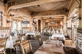 W ostatnim czasie sporo mówiło się w mediach o góralach, którzy szumnie zapowiadali otwarcie swoich restauracji i hoteli. Restauracja Goralska Tradycja W Zakopanem Z Historycznym Wyroznieniem Gastronomia