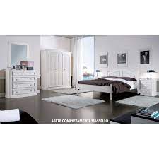 Idee per una grande camera da letto stile loft minimal con pareti bianche, pavimento in legno massello medio, camino lineare ribbon, cornice del camino in pietra e tv. Camera Matrimoniale In Abete Massello