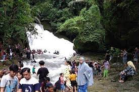 Tentang bantimurung salah satu ceritanya bisa dilihat disini, di blognya gaphe *ngelink aja, soale lagi males. Wisata Air Terjun Bantimurung Maros Ramai Wisatawan Saat Libur Lebaran Berita Maros