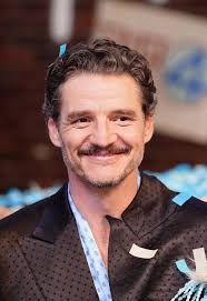 Can you tell whether Pedro Pascal's suit was made by machine or by hand?  Please decide before opening the thread. 🧵