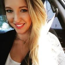 Amelia Knox's Instagram, Twitter & Facebook