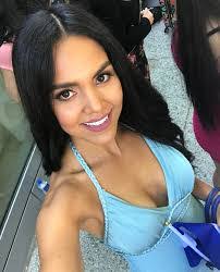 Wendy Salgado's Instagram, Twitter & Facebook