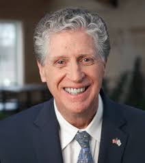 Daniel Mckee's Instagram, Twitter & Facebook