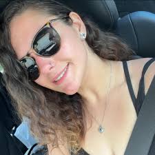 PRESAVE WHERE AM I IT COMES OUT THIS FRIDAY AHHHH @henrymoodie