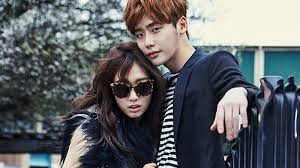 Lee jong suk sebenarnya memulai karirnya sebagai seorang idol di grup binaan sm entertainment bernama real, tetapi memutskan untuk keluar dari grup tersebut 3 bulan setelah dibina. Ù„ÙŠ Ø¬ÙˆÙ†Øº Ø³ÙˆÙƒ Ø¢Ø³ÙŠØ§ Ù‡ÙˆÙ„ÙŠÙƒ