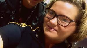 Policajtka tankovala, zozadu k nej pristúpil tínedžer: Nasledujúce chvíle  si bude pamätať do konca života!