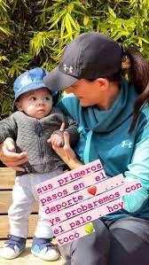 Las alarmas de nupcias se prendieron luego que el extenista chileno publicara en sus historias de instagram la mano de la. Fernando Gonzalez Juega Tenis Con Su Hijo En Brazos