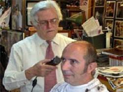 El barbero más rockero de Sevilla