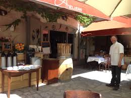 Pour les articles homonymes, voir dubosc. Restaurant Aux Ateliers Chez Franck Flo Office De Tourisme Maussane Les Alpilles