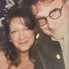 hi! it's your friendly virtual neurology clinic 👋 With a sinus headache,  one must consider the following: 👃🏻 Is it a sinus infection? check for:  purulent, disgusting snot and/or a fever. If