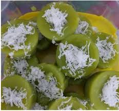 Kukus selama 25 minit atau sehingga masak. Buat Sendiri Kuih Lompang Pandan Guna Sukatan Cawan Je