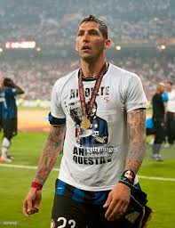 L'inter stende i giallorossi con un gol del solito milito. Marco Materazzi Of Inter Milan Wearing A T Shirt And A Winners Uefa Marco Materazzi Inter Milan Milan