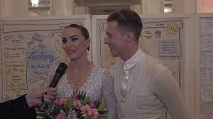 Renata und valentin lusin sind bereits seit 2003 ein tanzpaar. Renata Valentin Lusin Grussen Den Mellendorfer Tv Und Sind Die Stars Beim Grossen Jubilaums Festball Am 28 9 2019 Tsa Rot Weiss