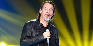 Florent Pagny de retour sur scène et en direct : il s'engage pour la bonne  cause - Voici