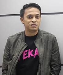 Perkenalan selama setahun antara pasangan selebriti zahiril adzim dan shera aiyob, sama dalam kita bergembira di hari raya bersama pasangan dan keluarga, ada insan yang bersedih kehilangan orang yang tersayang. Zahiril Adzim Wikipedia