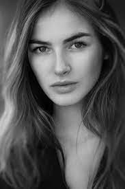 Sarah G A Closeup Portrait Of Sarah Using Natural Light And Eyes Sparking In Black And White Face Photography Closeup Photography Face Black And White Girl