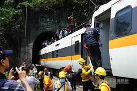 At the time of the accident, the train was carrying 488 passengers. O2eipfropkzqmm