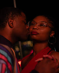 I'm still here violinin' 🎻🎶💁🏽‍♀️ Steve Madden should sponsor me 😌  (Swipe for a surprise 😉) #explorepage #blackgirlmagic #blackmusicians  #blackviolinist #violinist #fyp