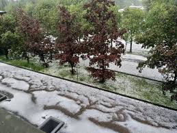 Grandine a milano, segnalazioni da tutto l'hinterland: Maltempo A Milano Grandine E Temporali La Situazione