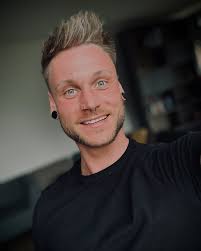 Kev Kev (@kevderkev) • Facebook