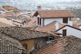 Jika tidak diatasi, atap dan dinding bisa terkikis oleh air sehingga beresiko keropos hingga. Cara Mudah Mengatasi Atap Bocor Lamudi