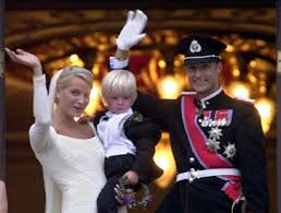 Norwegens kronprinzenpaar zeigt sich gerne lässig und entspannt. Norwegen Eine Tochter Fur Haakon Und Mette Marit Gesellschaft Faz