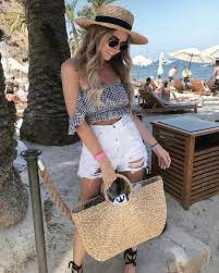 Winter Outfits White Turtle Neck Top And Check Skirt Outfit Outfits Verano Fashion Summer Fashion