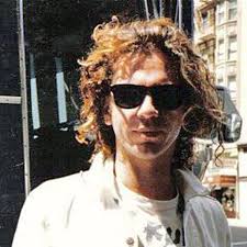 √ La morte di Michael Hutchence: Paula Yates vola a Sydney