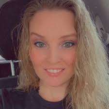 Ashlee White ⚓ (@AshleeDawnWhite)