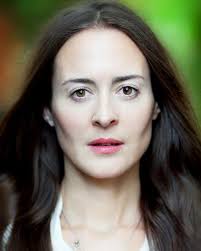 Julie Mcdonnell's Instagram, Twitter & Facebook