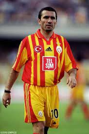 Gheorghe haginin galatasaraya transferi, medyada galatasaray kulübü, hagi 'nin yıllarca başarıyla terlettiği 10 numaralı formayı, 2002 yılına kadar müzeye kaldırdı. Hagi Galatasaray World Football Most Popular Sports Football Players