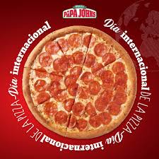 Pizza de pera, panceta y salchichas. Facebook