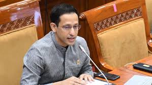 Nadiem merupakan putra dari nono anwar makarim yang dikenal sebagai aktivis sekaligus pengacara ternama di indonesia. Nadiem Dorong Mahasiswa Magang Di Perusahan Hingga Ormas