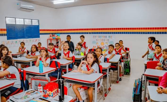Nove estudantes passam mal após consumir doce em escola de João Pessoa