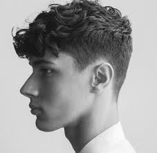 .beliebten herrenfrisuren 2020 suchst, dann wirst du die coolen neuen frisuren lieben, die ich dir um dich zu inspirieren, habe ich die besten männerfrisuren des jahres 2020 zusammengestellt. Coole Frisuren Jungs Locken In 2020 Frisuren Manner Locken Frisuren Manner Locken Kurz Herrenfrisuren
