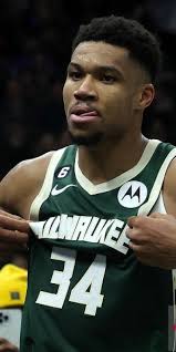 Pebasket Giannis-Lillard bawa Milwaukee Bucks kembali ke jalur kemenangan