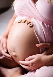 Ich bin jetzt in der 8. Babybauch Shooting Studioline Photography