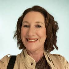 Geri Dunn's Instagram, Twitter & Facebook