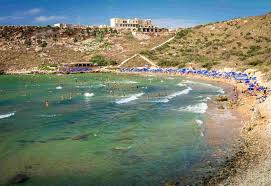 Onze absolute favoriet is golden sands beach in het noordwesten van malta. Die Schonsten Strande Auf Malta Strandurlaub Malta Weg De