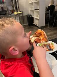 Hi neighbors! Recently we have been in and out of the hospital with sick  kiddos, while the kids would love pizza every night I was wondering if  there was any place local