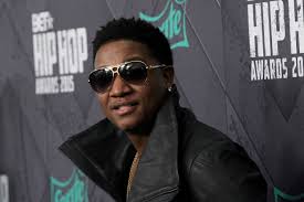Twitter users make fun of yung joc's new hairstyle. Whose Mans Is This Yung Joc Debuts New Blow N Go Hairstyle 99 3 105 7 Kiss Fm