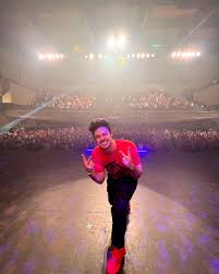 De vídeos caseiros ao sucesso milionário: Enaldinho reflete jornada até  faturamento anual de R$ 25 milhões