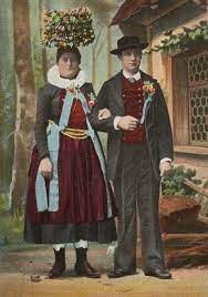 Local Fashion Traditional Wedding Costume And Headdress Of Europe Narodnyj Kostyum Indijskaya Nevesta Svadebnye Golovnye Ubory